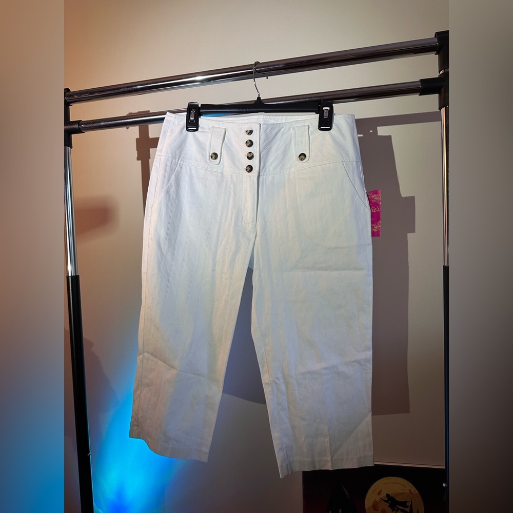 Candie’s | Chic White Button-Front long shorts | Size 9